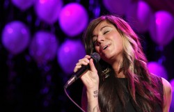 27e8eb158323165 Christina Perri   Twilight Saga Concert Tour in Chicago (Nov. 8)   20 HQ high resolution candids