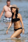 Рианна (Rihanna) Bikini Hawaii 27th Apr 2012 (86xHQ) A37526198959622