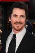 Кристиан Бэйл (Christian Bale) 2009-06-23 At Public Enemies Premiere in LA - 184xHQ Fac7e9207598742
